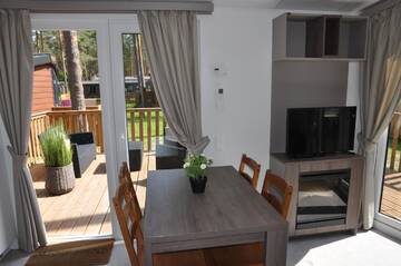 Фото номера Mobile Two-Bedroom Chalet Дома для отпуска Domki Largo nad Jeziorem Wdzydze г. Борск 2